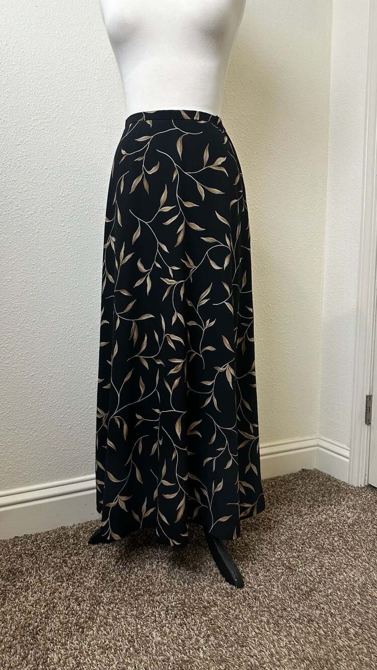 Jones New York Long Skirt Size 12 Black Gold Leaf Vine Print